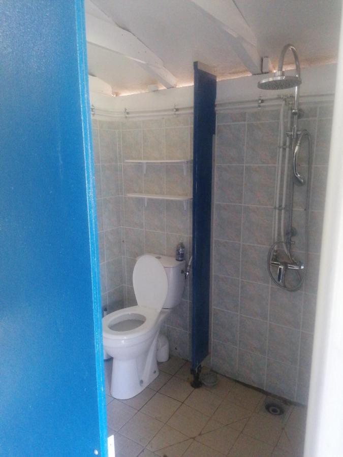 Emplacement Tente Camping Car Saint-Aubin-de-Nabirat المظهر الخارجي الصورة
